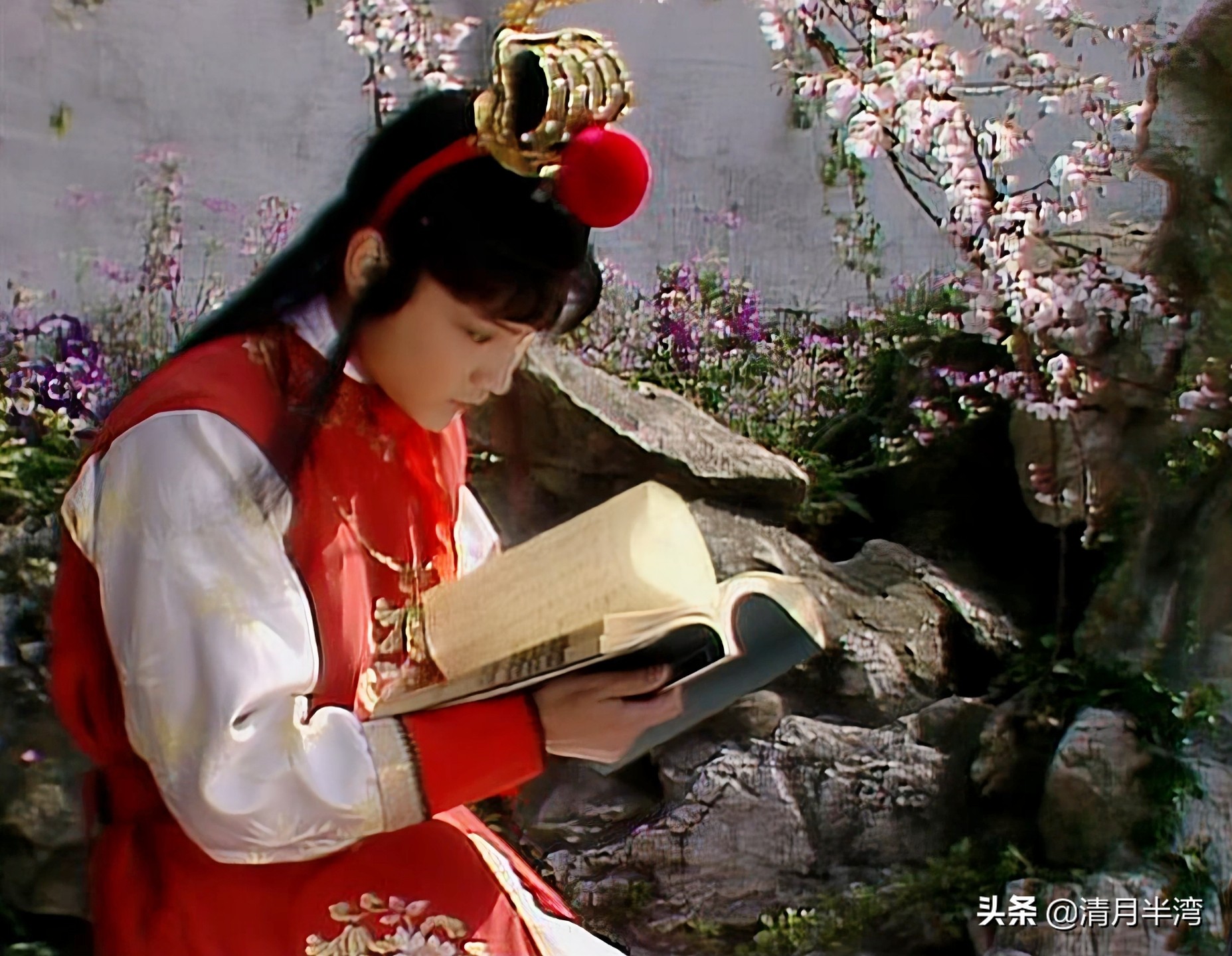 同样是演“宝黛读西厢”，87版美得像古画，新版怼脸怼嘴还怼胸？