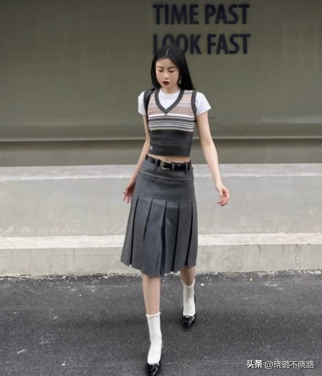 低腰露脐休闲裙怎么搭配,低腰裙搭配什么裙子好看