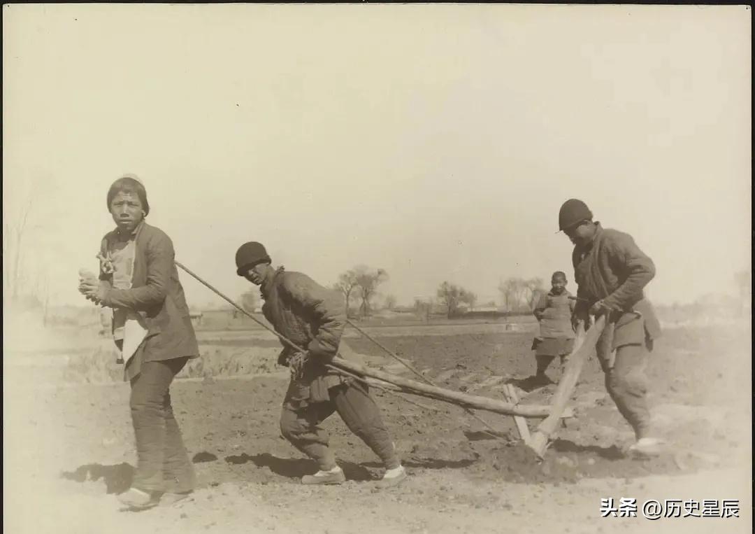 【晚清*楼青**旧影】*楼青**女媚态百出，丰乳肥臀，风情难挡！