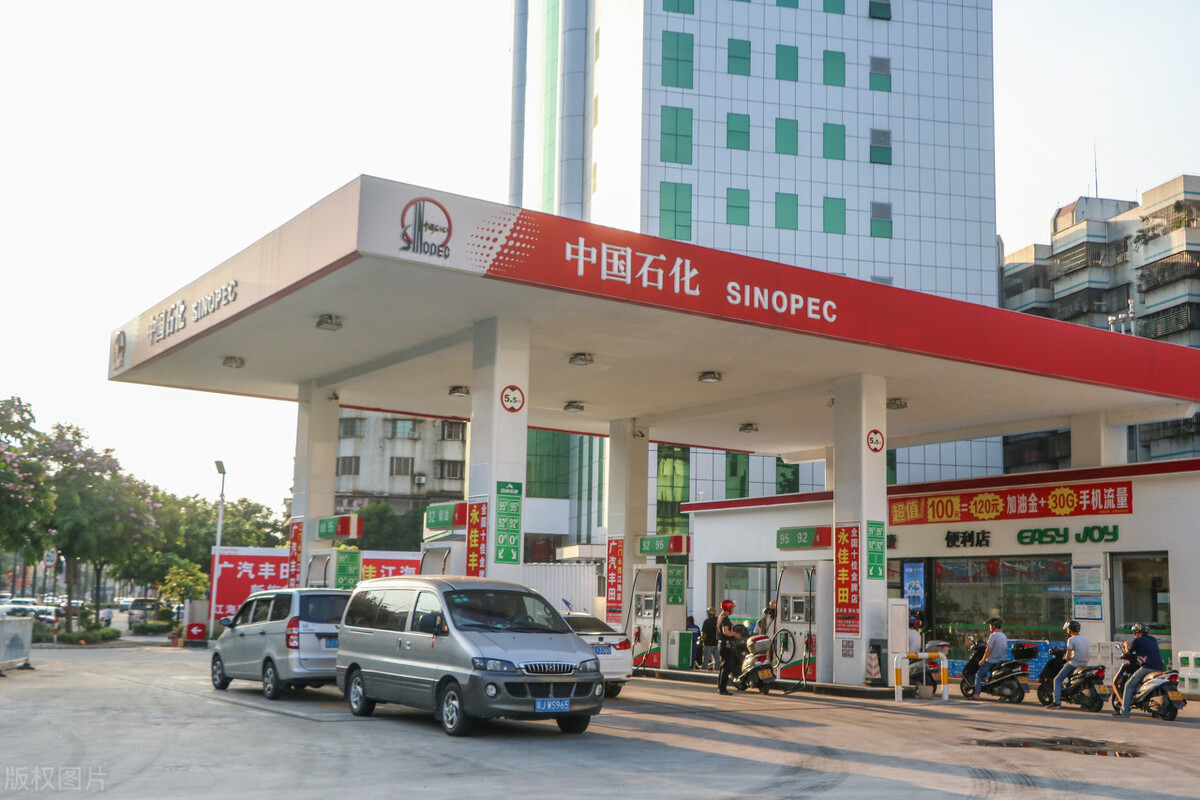 国际油价暴跌国内油价或第3次调,国内油价或将大幅调整原因