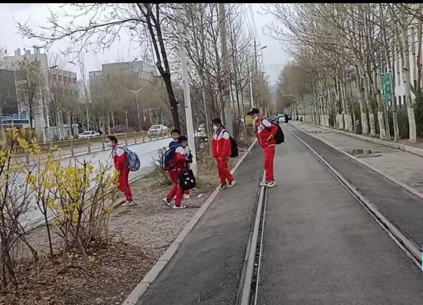 德令哈有未开发的戈壁滩吗,德令哈是美丽还是荒漠