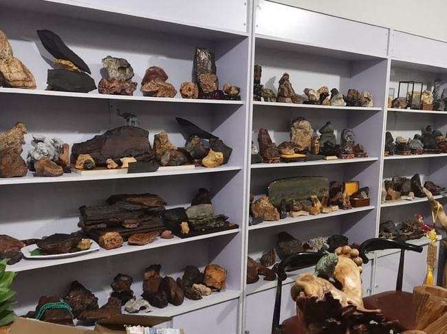 内蒙古遍地半透明石头,内蒙古发现玛瑙