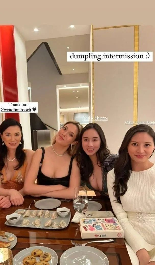 拖把头、海底生化人穿搭，美国这最受瞩目的一夜，如“群魔乱舞”