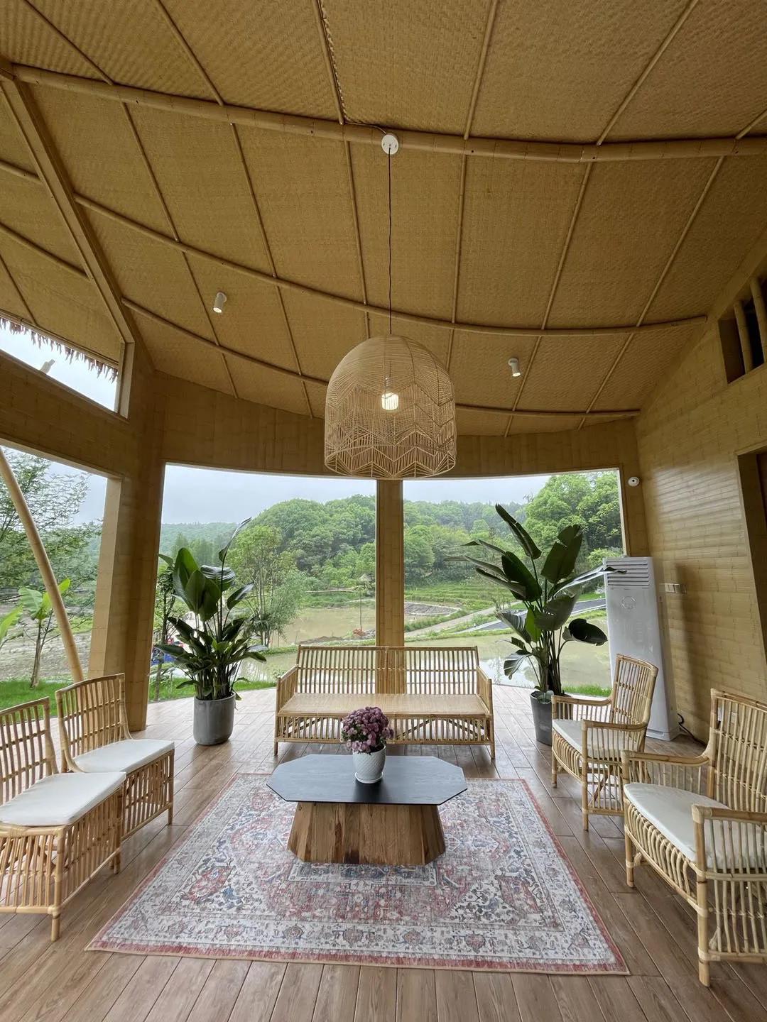 神仙眷侣辞掉高薪工作，爆改废弃山谷，悬崖高空造无边恒温泡池