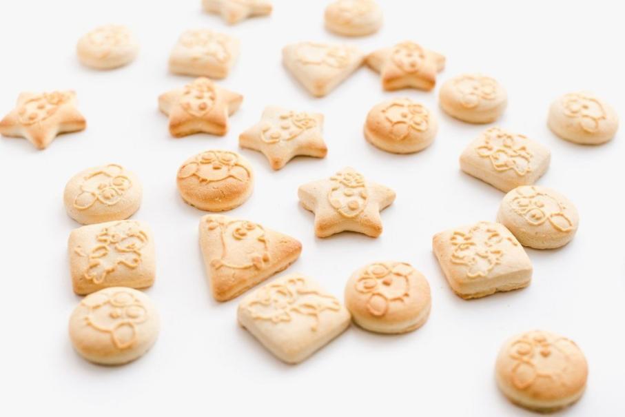 大袋子装的儿童零食,儿童小零食带盒子的