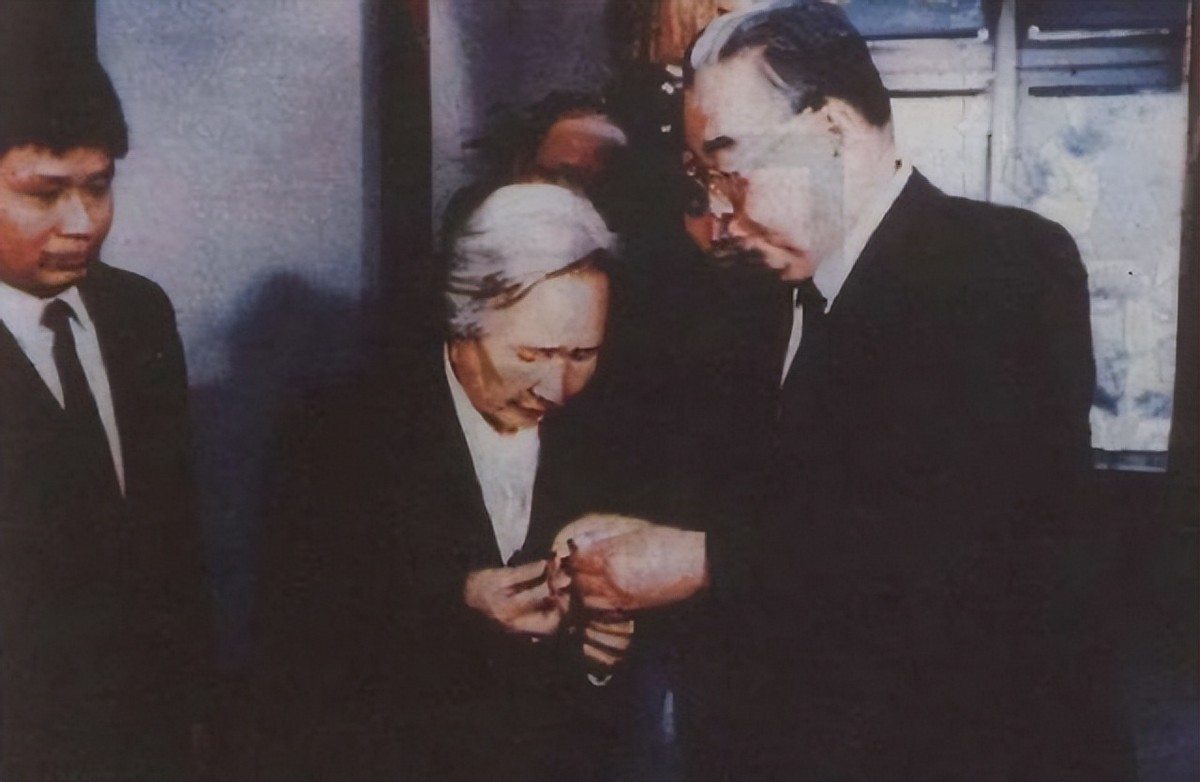 1997年重庆老妇访问朝鲜，祭拜金日成后，提出了一个大胆的建议