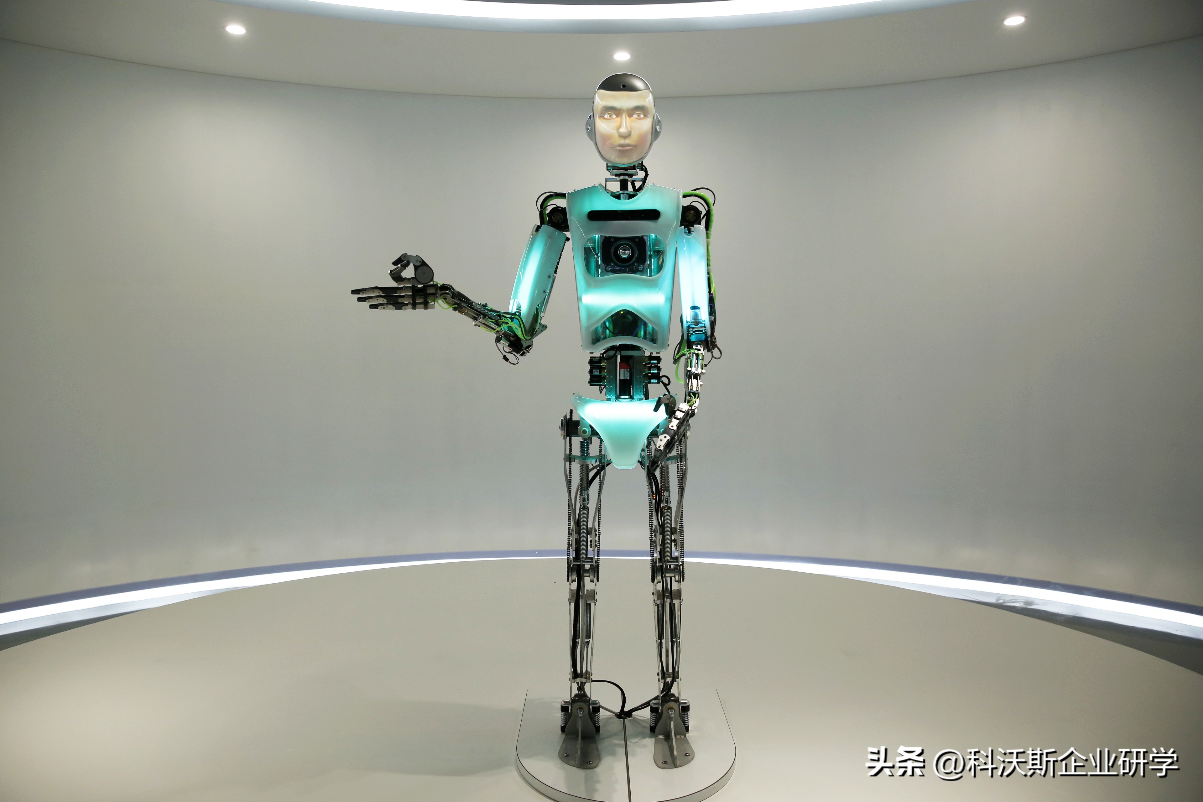 创新追光助力未来丨科沃斯集团创新模式研究院发布会，开启元宇宙