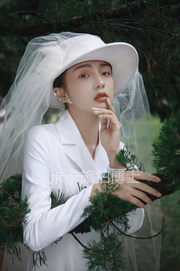 结婚的婚纱是租还是买比较合理,拍婚纱照婚纱是要租的还是免费的