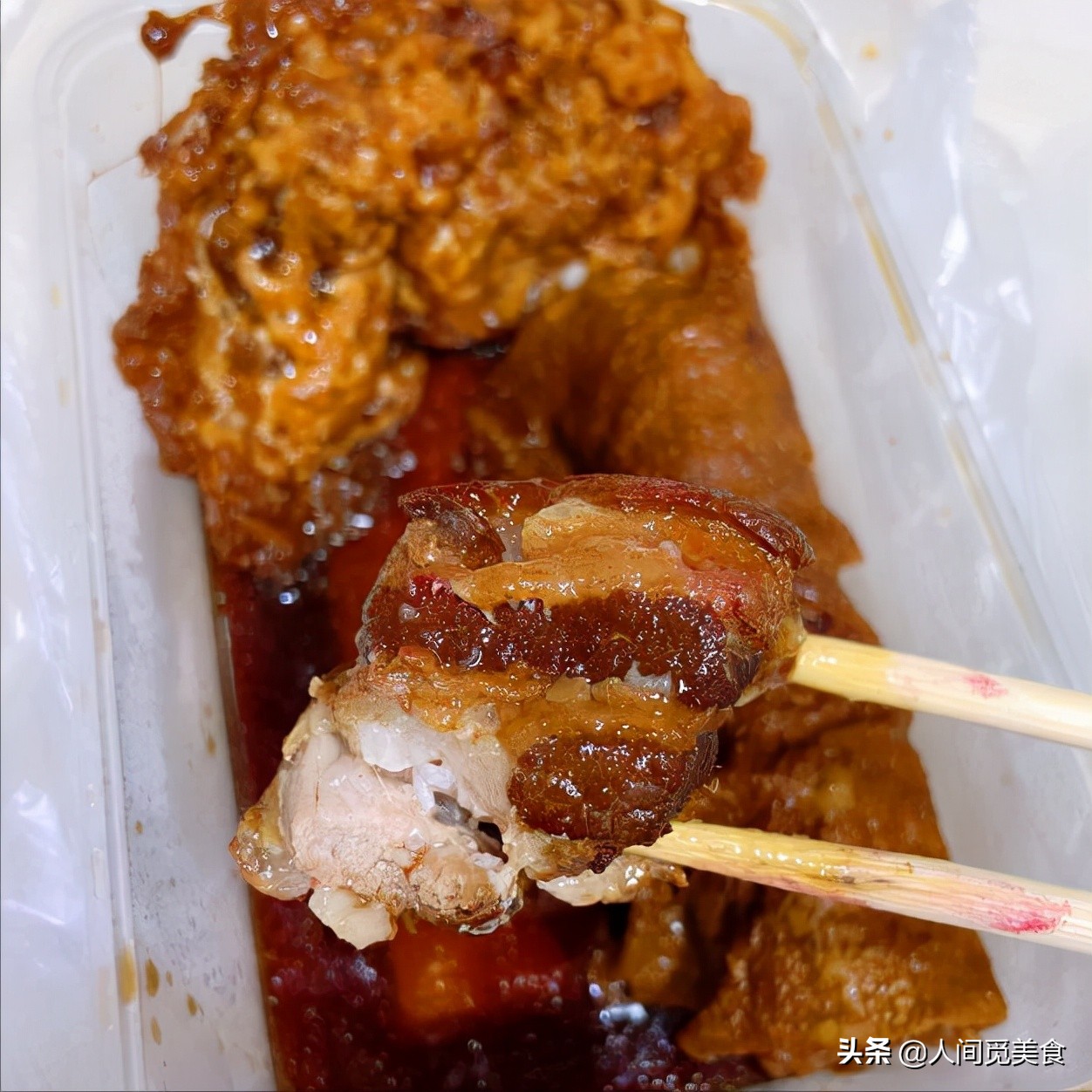 山东济南这家苍蝇馆子，靠一块肉火了18年，12元1块一天卖出200斤