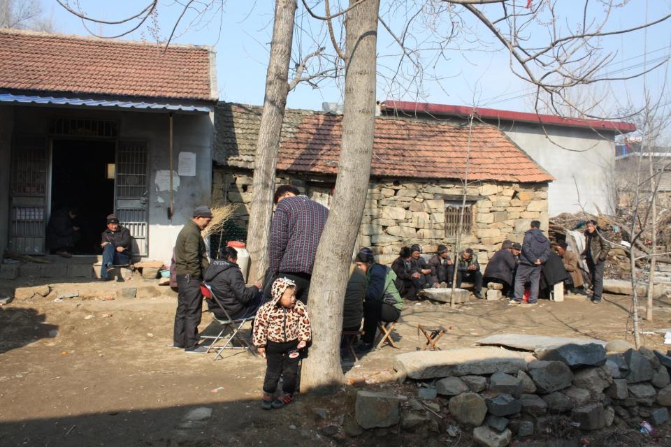 母亲再三叮嘱我回村不能开车，参加邻家婚宴后，终于明白其中奥秘