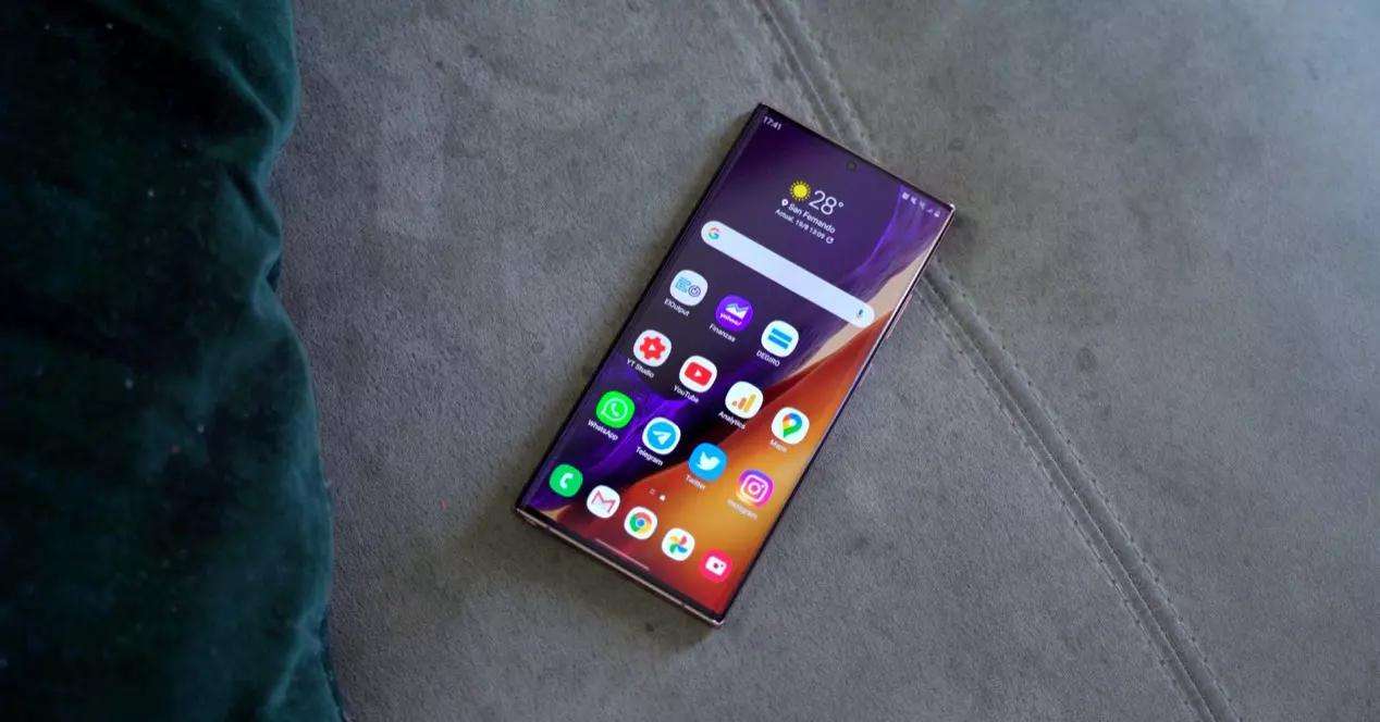 曲面屏和直屏区别介绍,曲面屏和直屏的优点与缺点