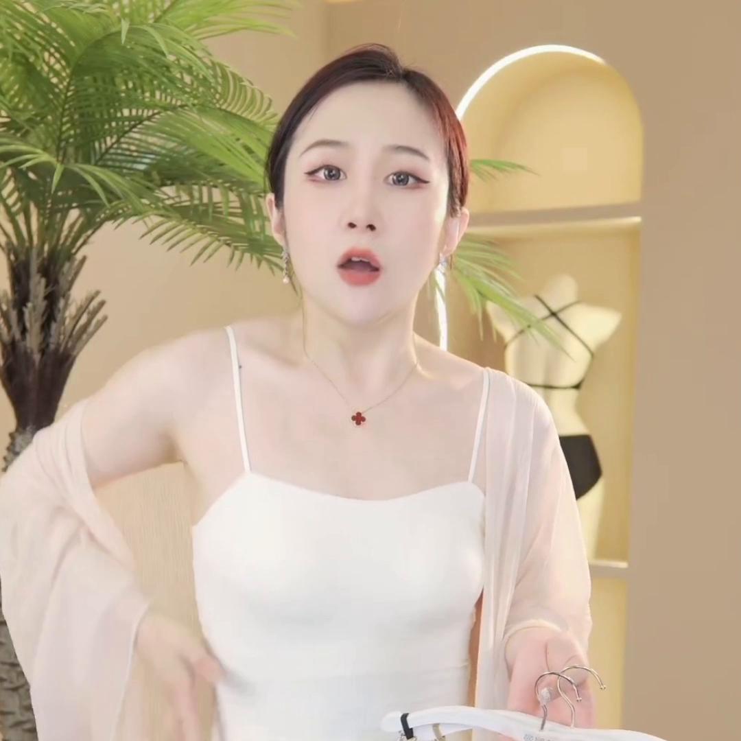 曼娜莎背心文胸一体真丝桑蚕丝,曼娜莎秋季百搭带胸垫背心