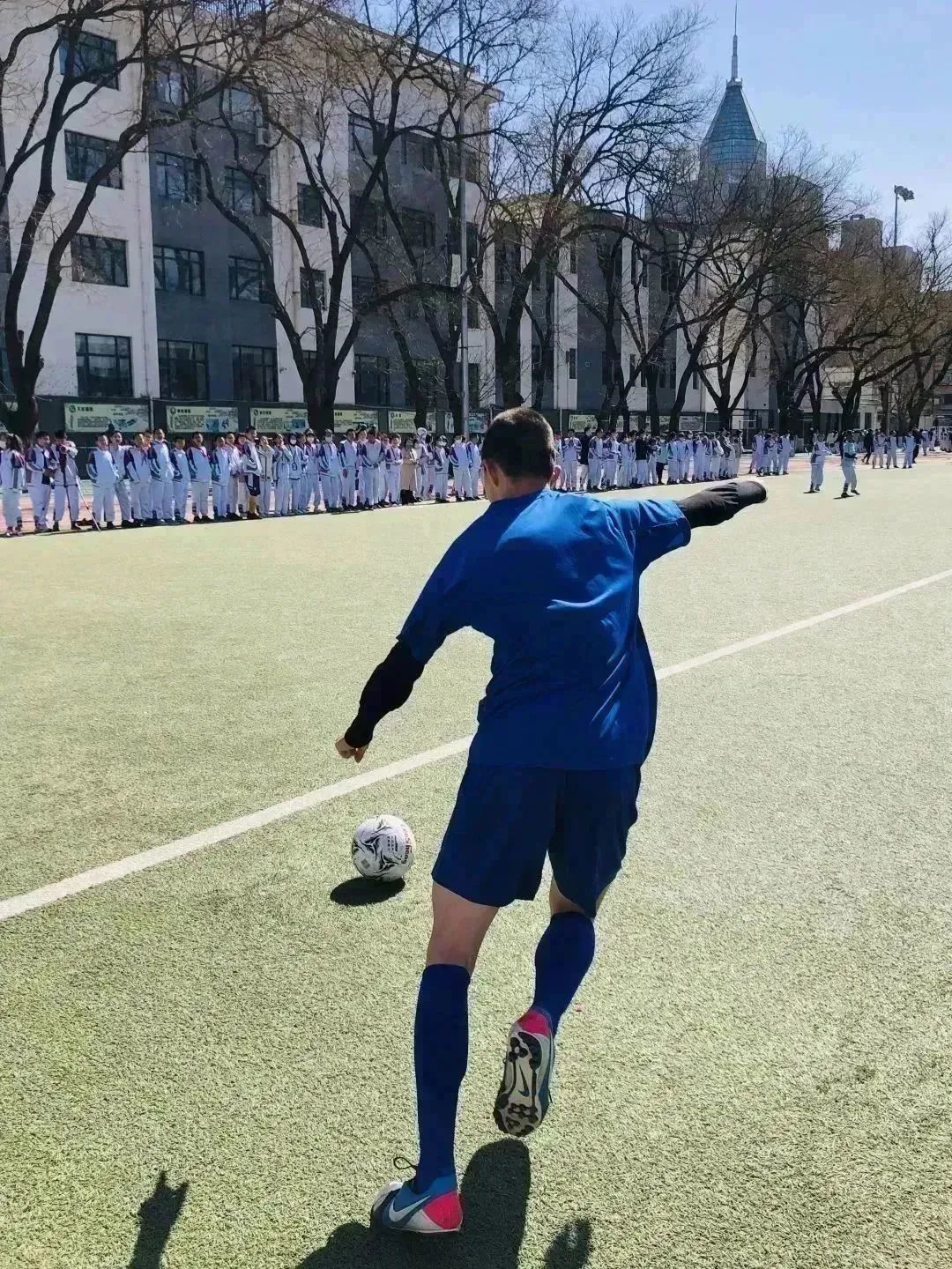 绿茵足球点亮梦想,绿茵点燃梦想