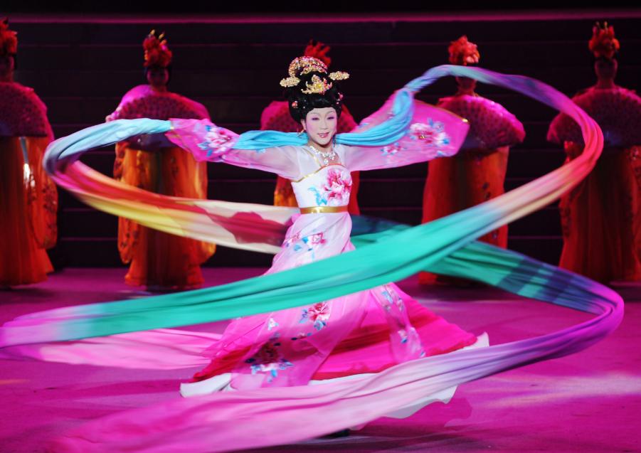 李玉刚一人分饰两角贵妃醉酒,李玉刚贵妃醉酒及个人资料