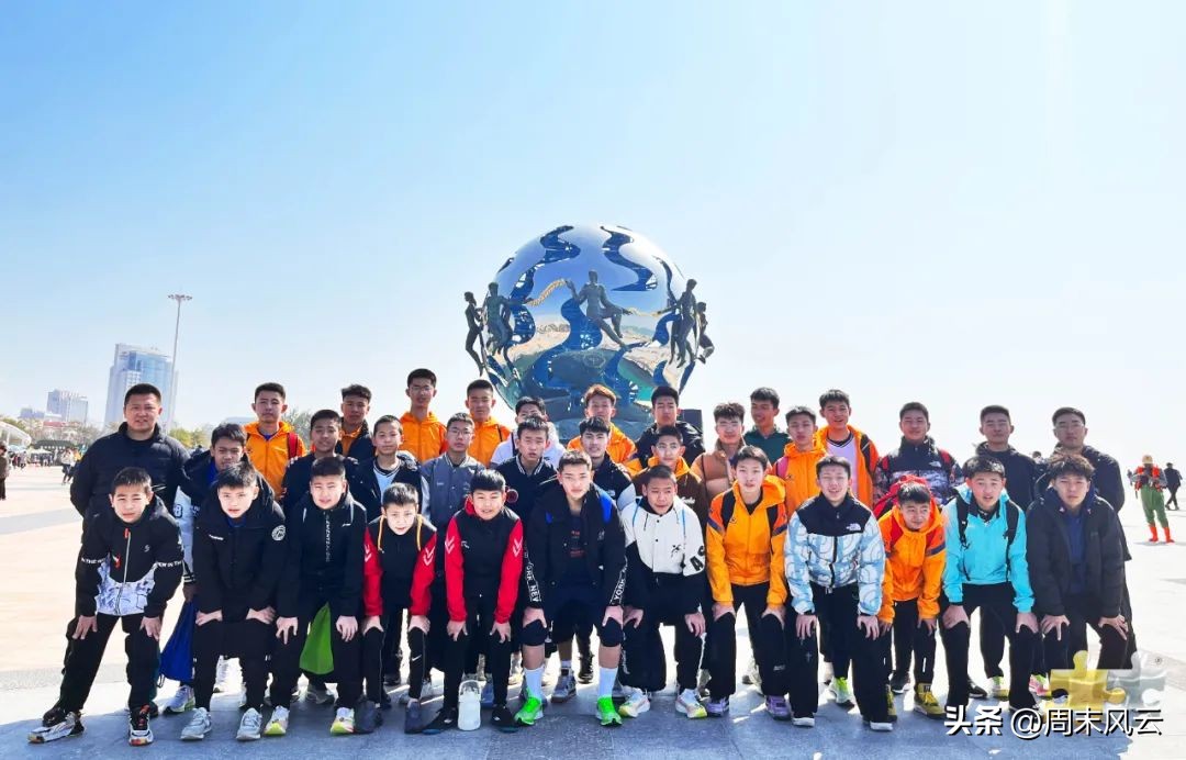 合理安排足球训练的时间与强度保证学生文化课学习足球训练两不误