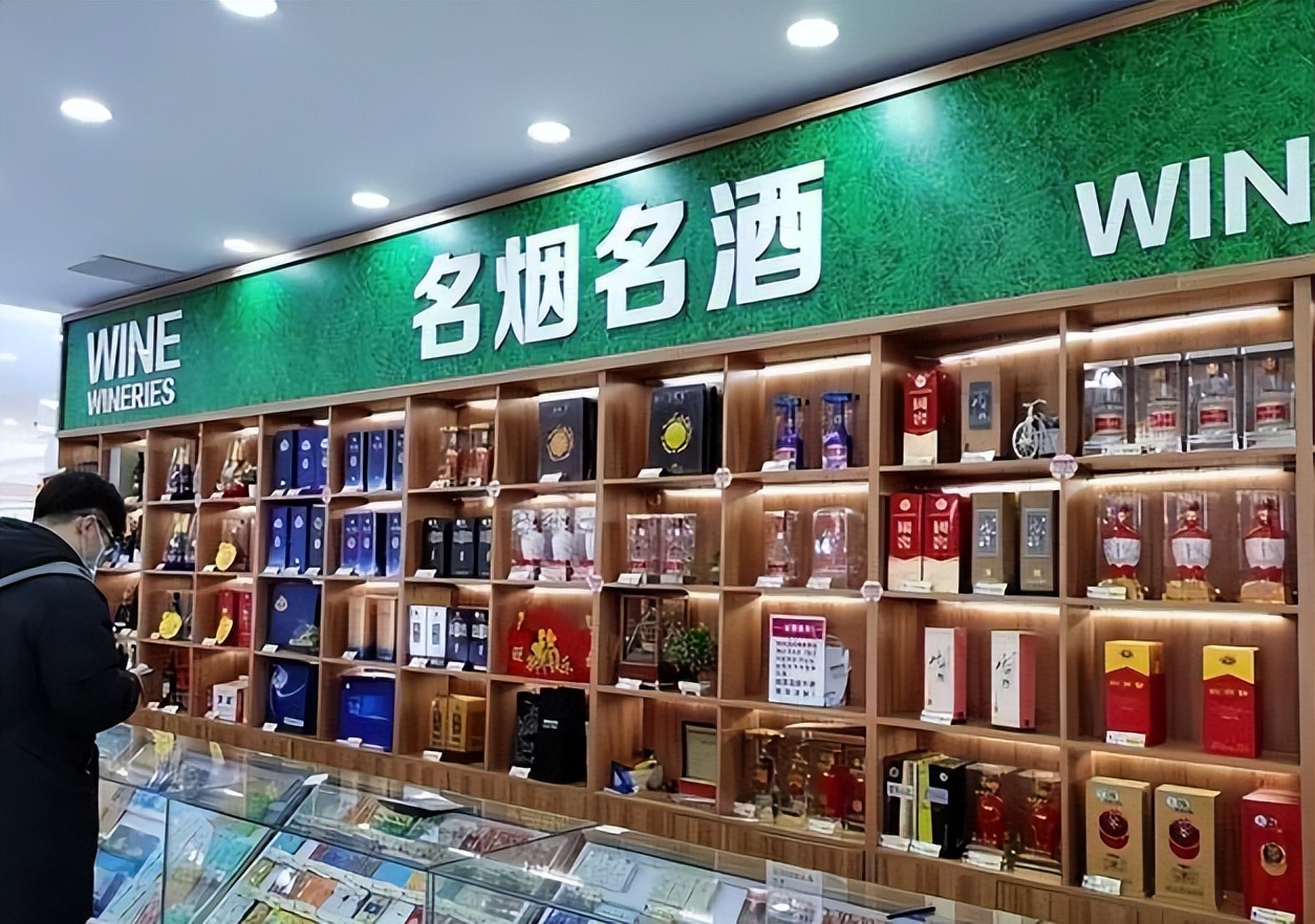 开烟酒店不赚钱的心酸,95后小伙辞职开体彩店