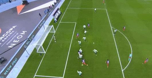 西超杯-疯狂6-4！莱万、法蒂进球,特狮王2次扑点,巴萨决赛战皇马