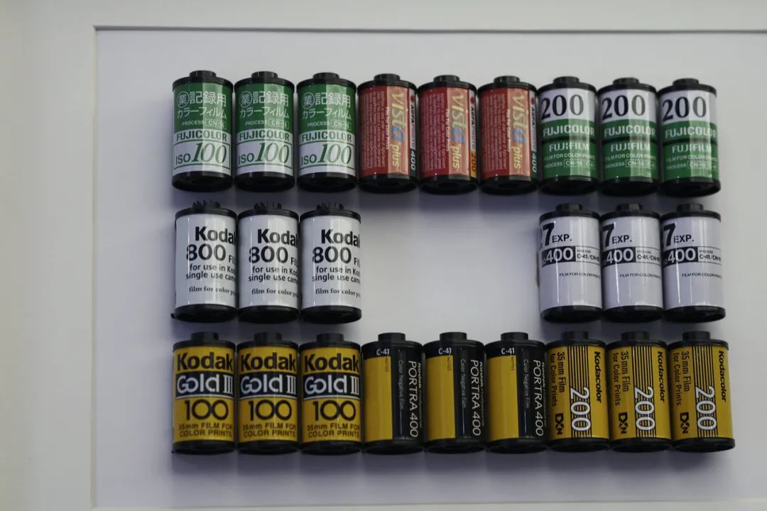 中国年轻人，不买房，只“玩物丧志”