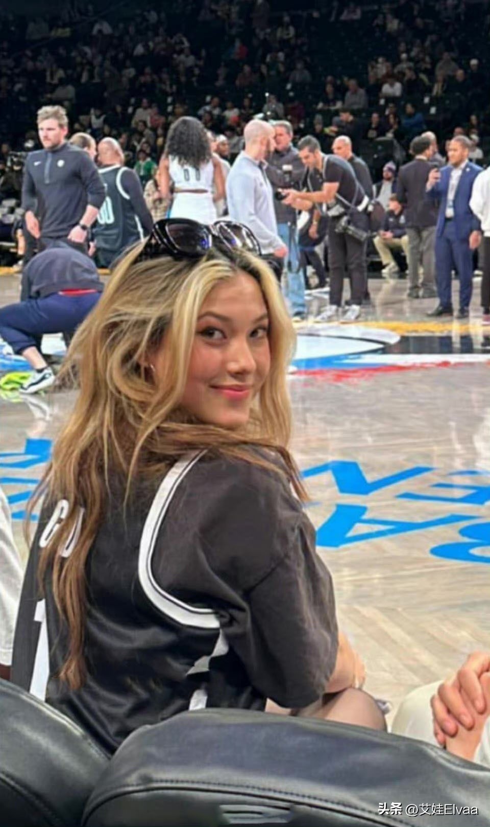 谷爱凌在巴克莱中心看比赛,谷爱凌秀足球