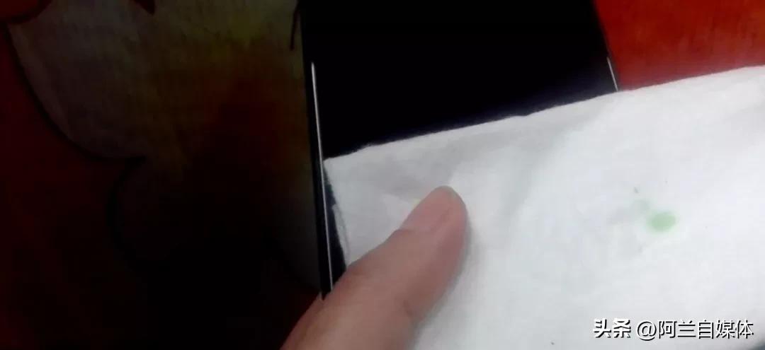 手机屏幕脏了怎么办不用眼镜布,手机屏幕脏东西擦不掉怎么处理