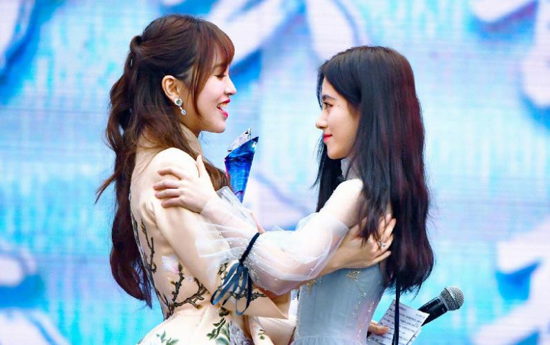 金莎同框鞠婧祎差距悬殊,鞠婧祎和金莹玥