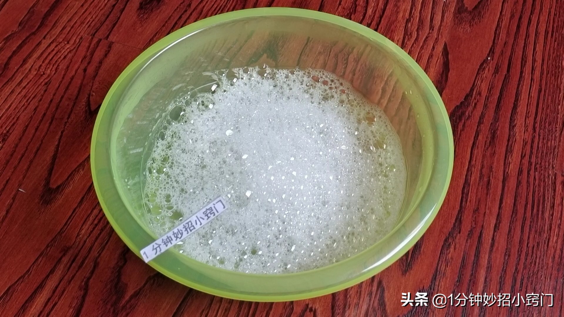 楼上玻璃怎么擦才干净不留痕迹,高处玻璃擦不到教你一个好办法