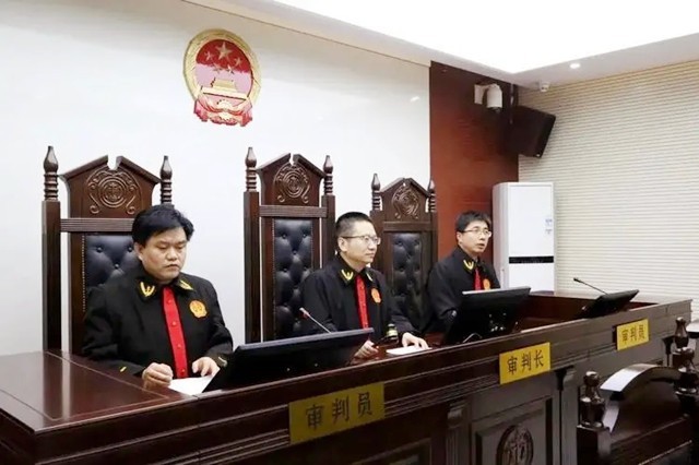 民工捡到3亿元的手镯,民工挖3亿金手镯完整版