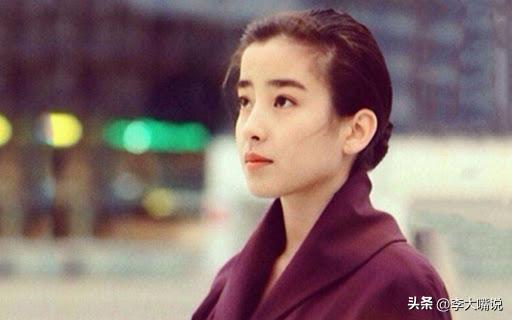 被母亲送给导演，被强迫拍摄，她的一生有多可悲