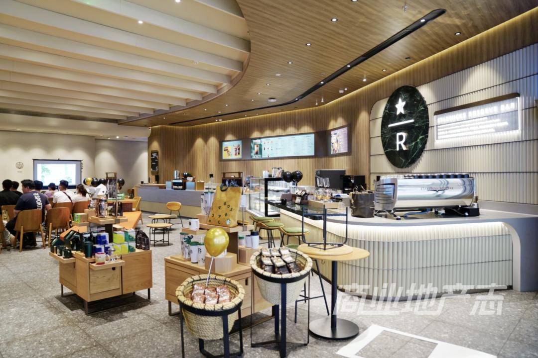 为了提升观察海口万象城的本地化视角,我在海口住了一整周