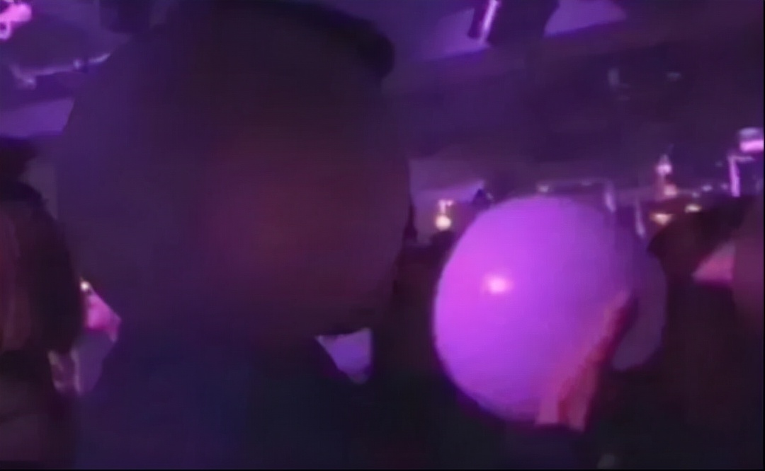 朋友圈卖笑气被抓涉案金额15万,非法经营笑气获利3000判几年