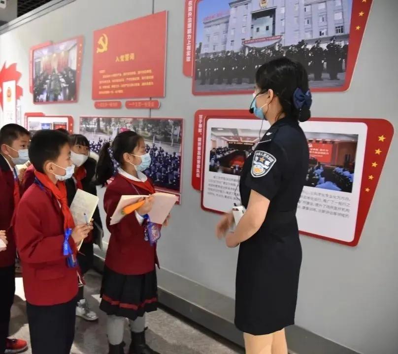 女警警服演变照片图片,最美警花警服图片