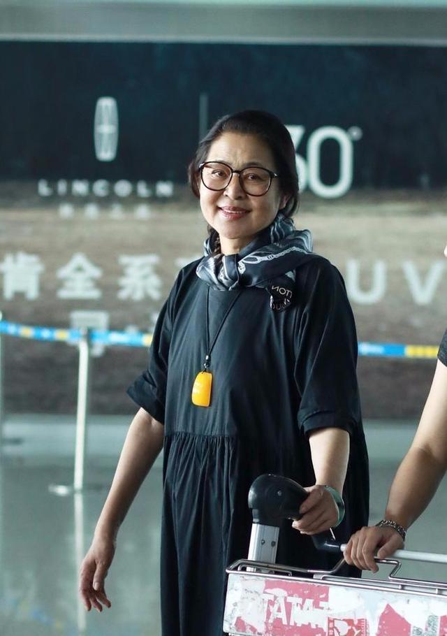 女明星扮嫩图片大全,扮嫩女明星年轻时