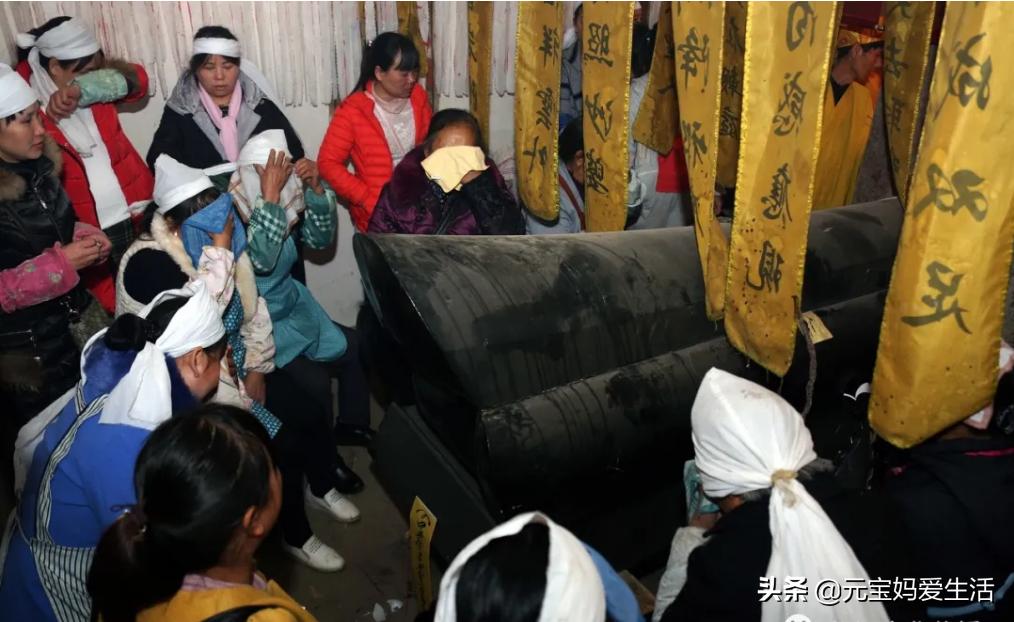 人去世后生前的衣服怎处理,人过世后生前衣物如何处理