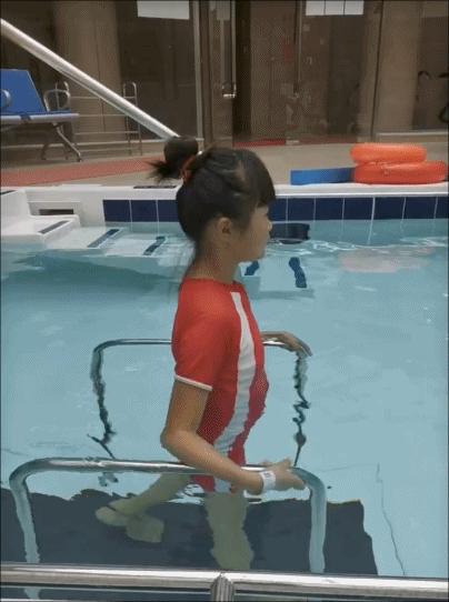 骨折30年被人当“*子骗**”,只因帮深圳这香港医生说了一句话