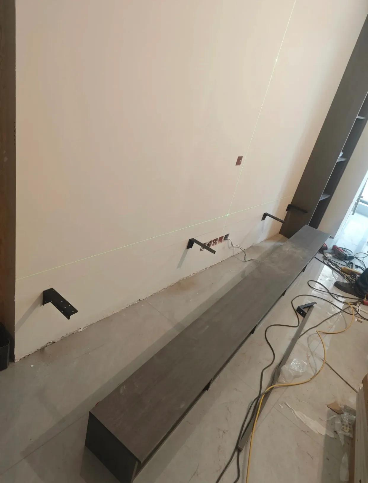 悬空电视柜和放地上的哪个更实用,地面电视柜和悬空电视柜