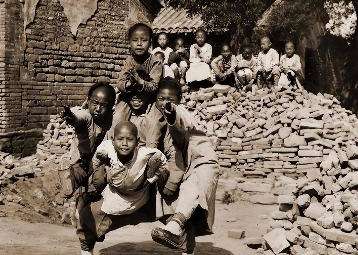 渚靛崕鏃ュ啗鍏借,鏃ユ湰渚靛崕鍏借鐓х墖