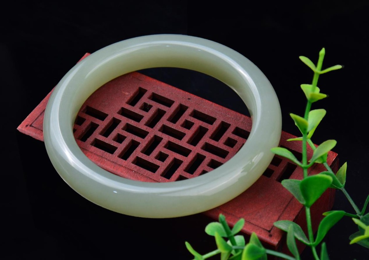 鸭蛋青和田玉最好的料,和田玉鸭蛋青值得收藏吗