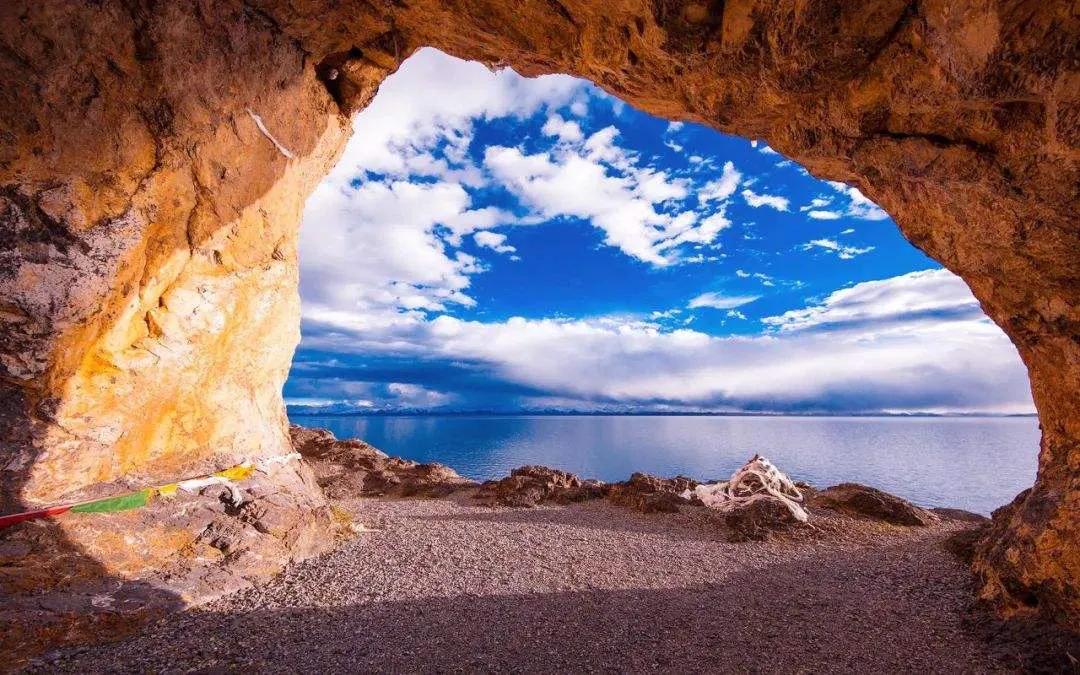 离天堂最近的地方是西藏,拉萨站在离天堂最近的地方