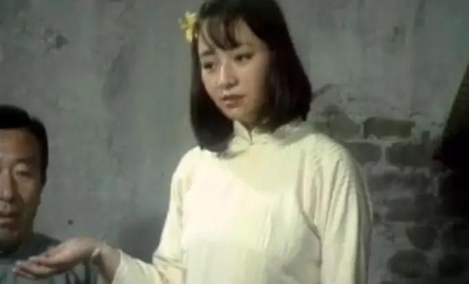 《月牙儿》：母女俩先后沦为娼妓，穷过一次才知，人会多卑微