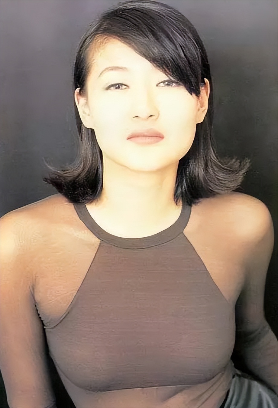 红颜薄命陈宝莲：被亲妈出卖遭干爹抛弃，留下满月孩子跳楼自尽