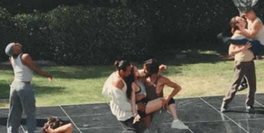 揭秘疯马秀事件,疯马秀事件引热议