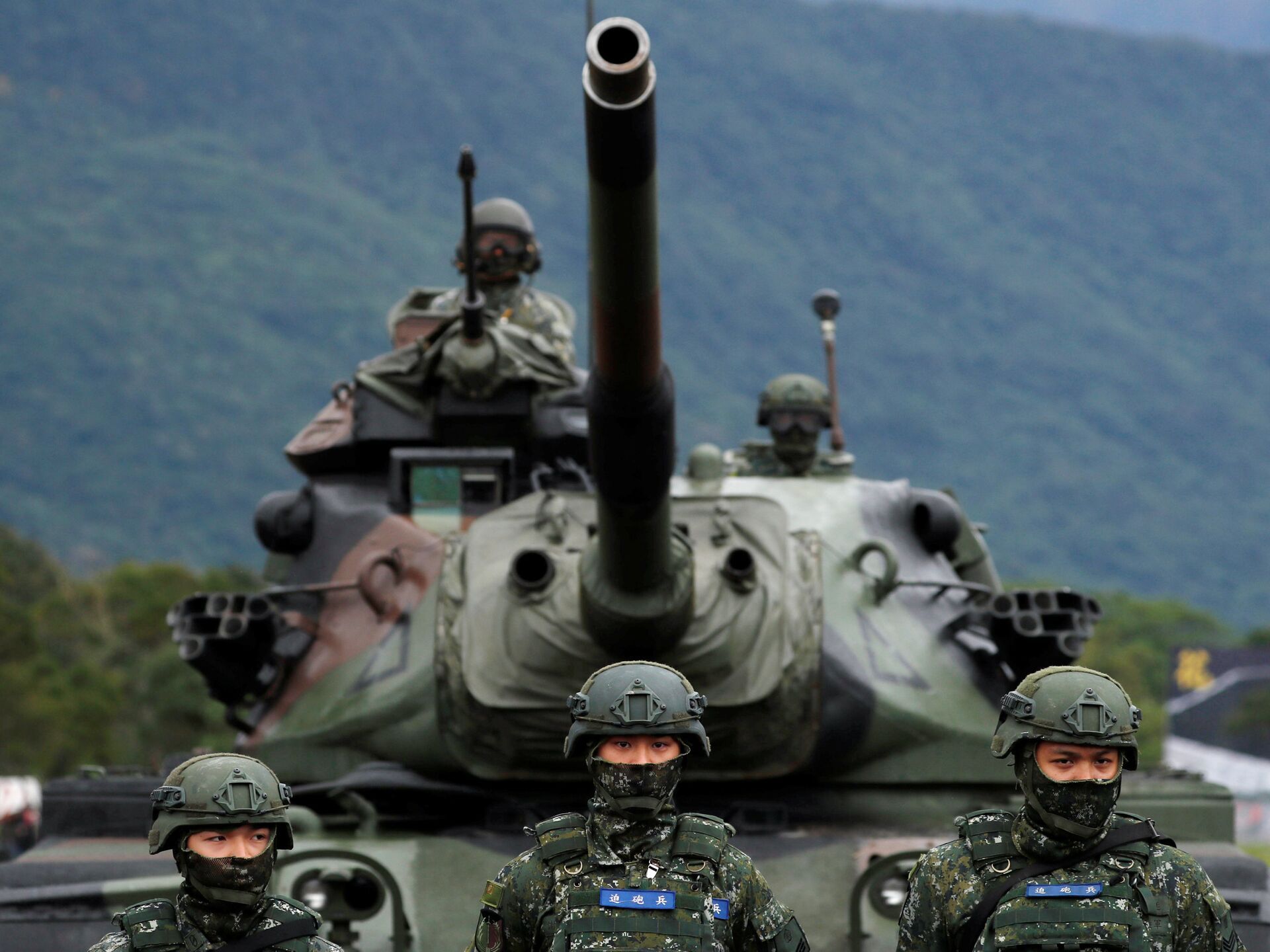 谈不拢就开打？美国同时下了两步棋，中方不吃这一套