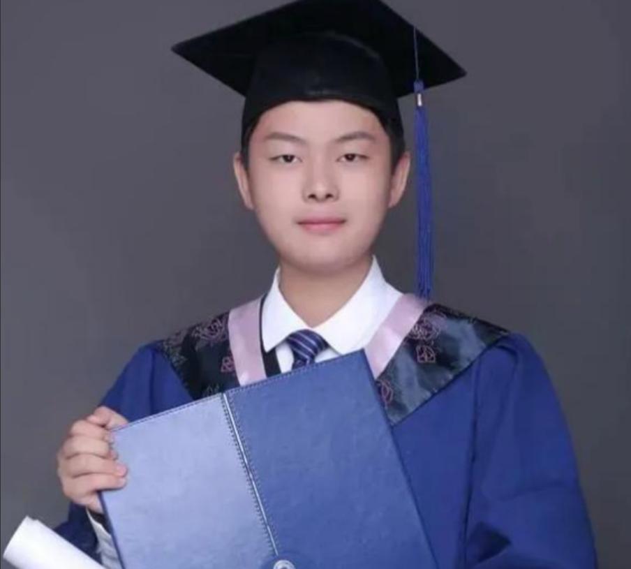 10年前被父母逼迫雪地奔跑,10年前被爸爸逼的雪地里跑步