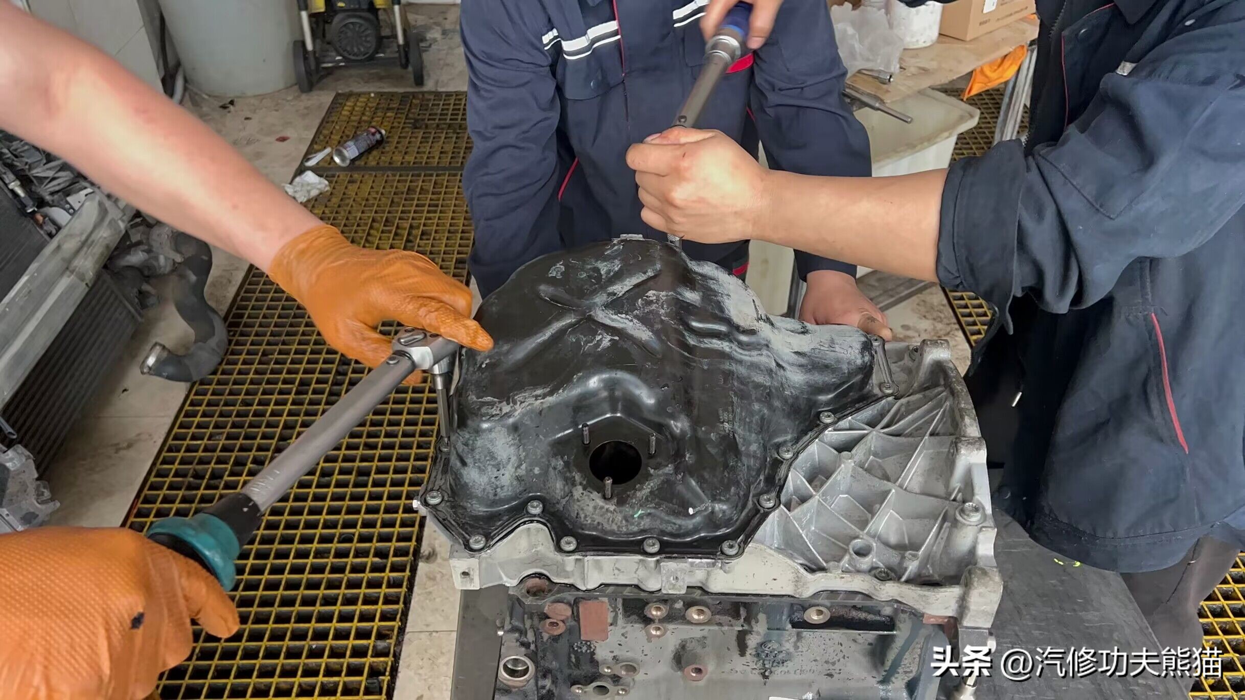 奥迪A4L烧机油！*草烟**公司是让你们烧*草烟**烧钱，我们让你不烧机油