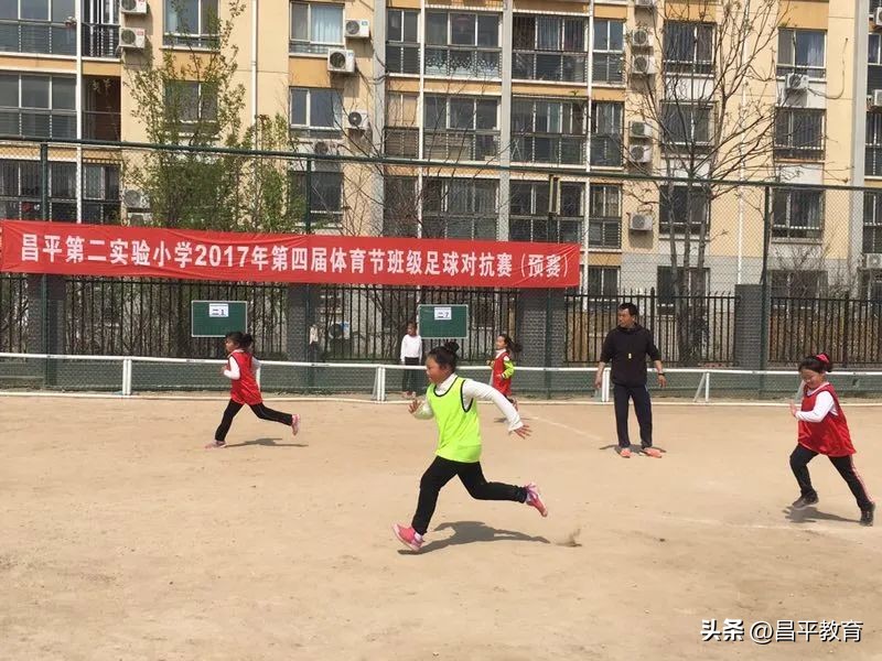 班级球赛氛围,学生教室足球世界杯