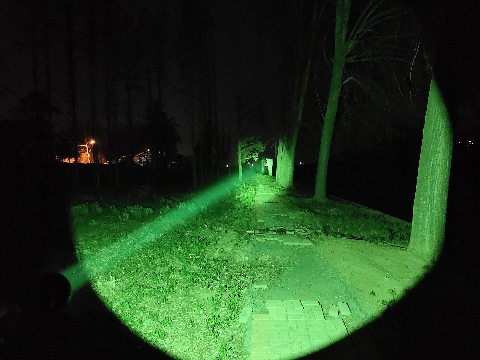 双光源任切换，千米光柱一线天！CYANSKYH5GT远射手电体验