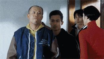 搞笑一刻：美女这波操作我还没见过，难道这样上车有什么说法？