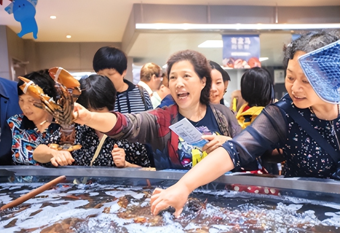 小姑娘开生鲜超市两个月做到100万,南京大妈开超市一年赚75万