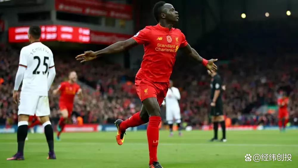 年薪千万却用碎屏手机，这位抠门非洲球星改变了无数家乡人的命运