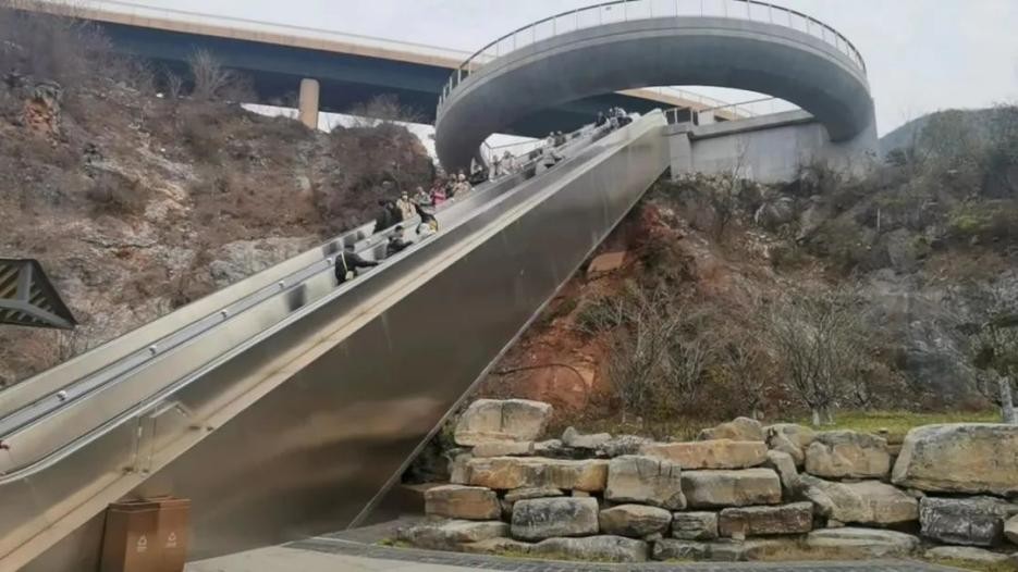 废弃矿坑即将改造的主题区,废弃矿坑生态修复与景观改造